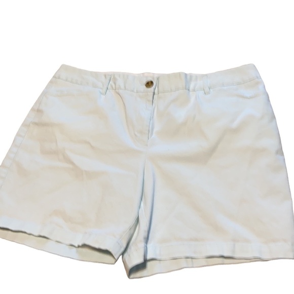 Land’s End mid rise mint green khaki Shorts - Picture 1 of 10